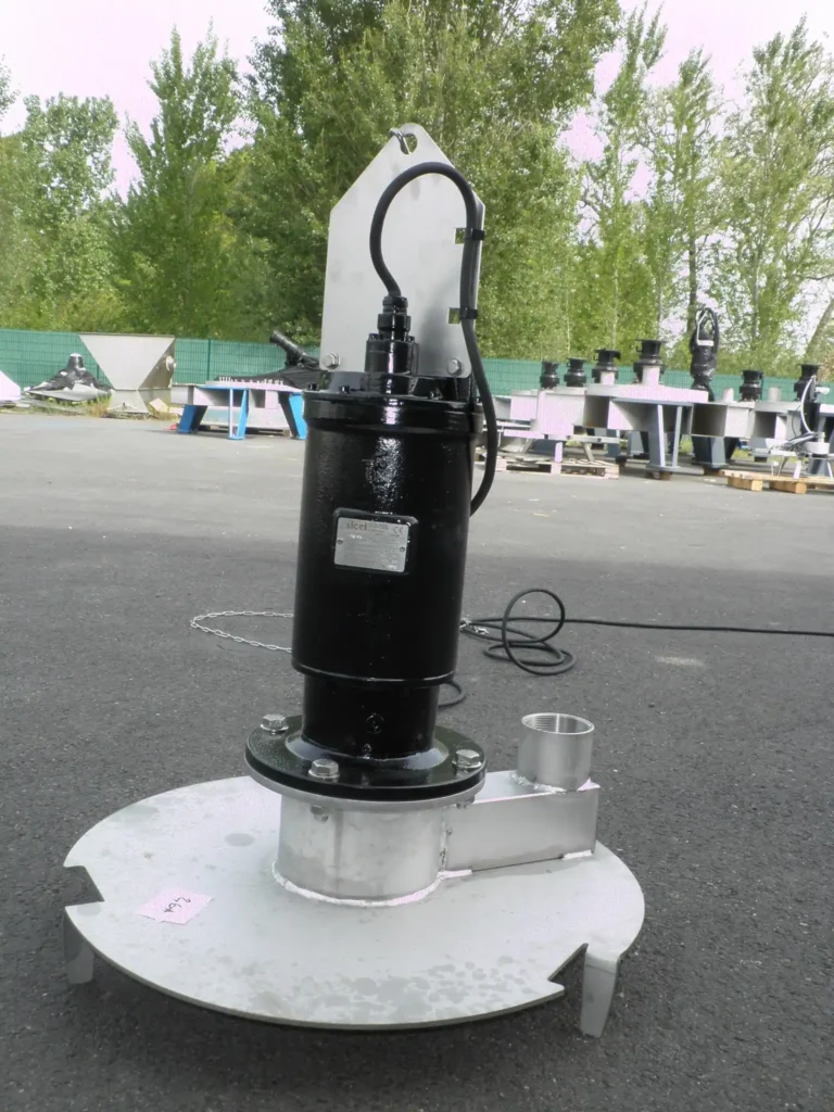 Turbine de dégraissage AeroDyn en bassin pour la séparation des graisses et le brassage des effluents.