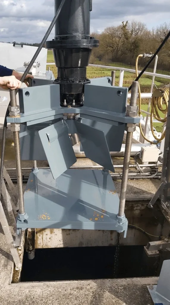 Options et accessoires du mélangeur BIOMIX-S pour silos à boues fermés.
