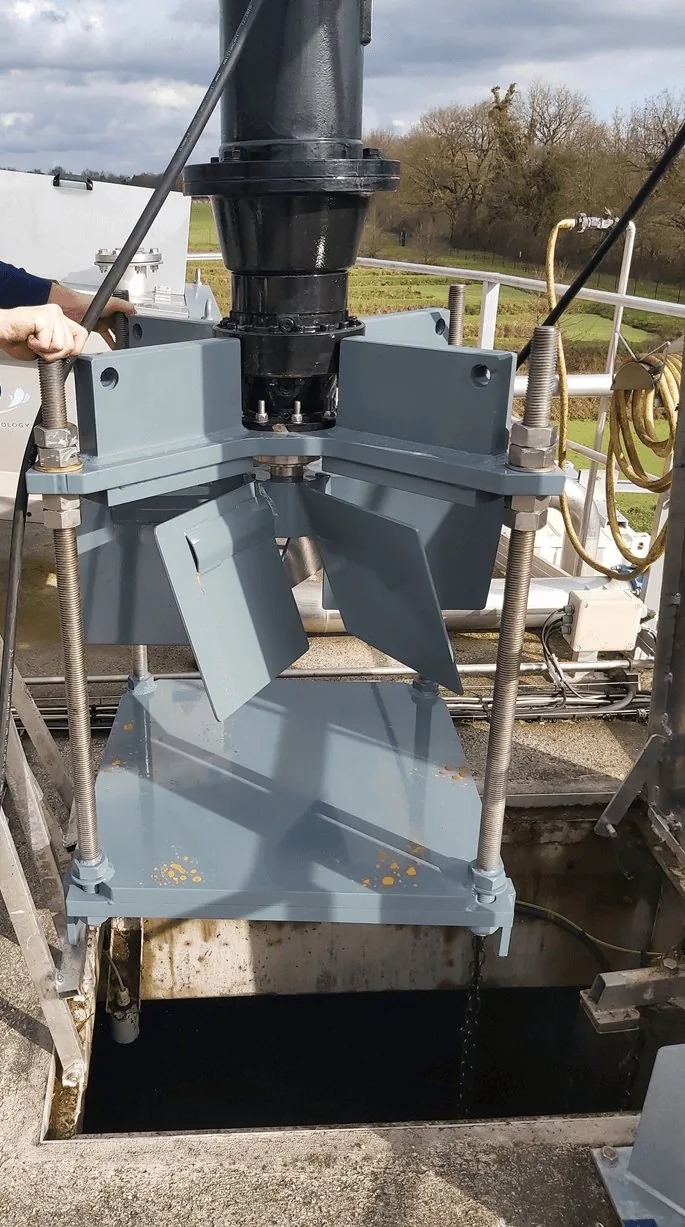 Options et accessoires du mélangeur BIOMIX-S pour silos à boues fermés.