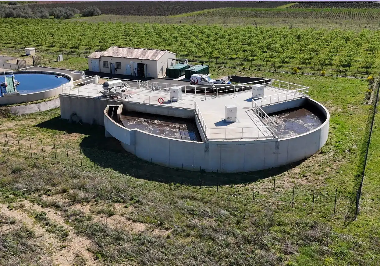 Station de traitement de l'eau BIOTRADE vue depuis les airs
