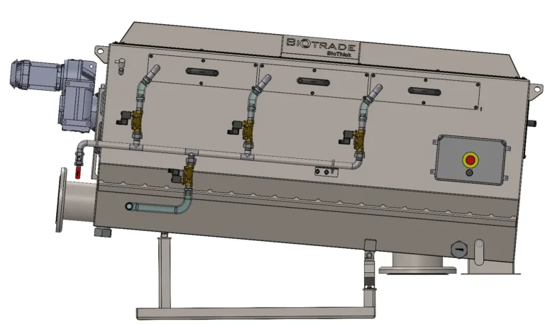 Vue latérale gauche en 3D du tambour épaississeur BioThick Biotrade avec électrovannes de lavage, tuyauterie et boîtier de commande